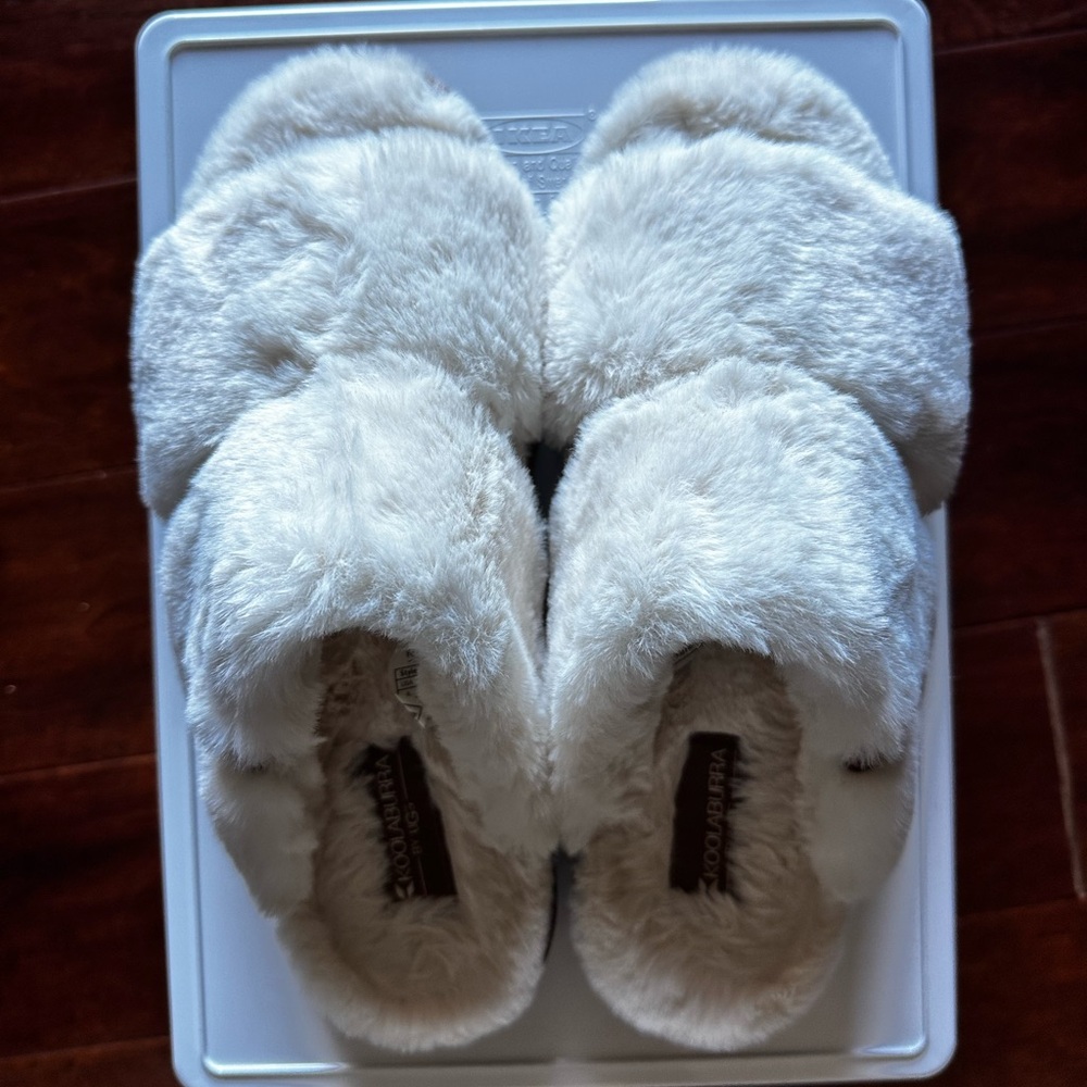 Women fuzzy slide sandals Koolaburra by Ugg size 8